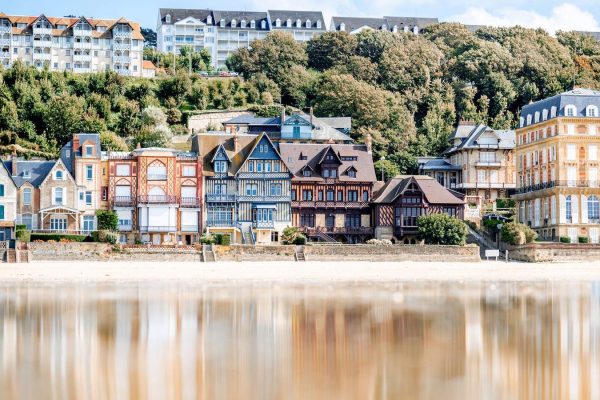AdobeStock_trouville-rh2010-1600x900