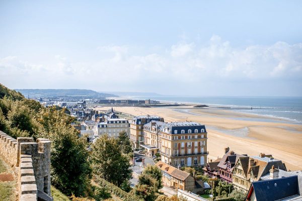AdobeStockt-trouville-vue-1200x801