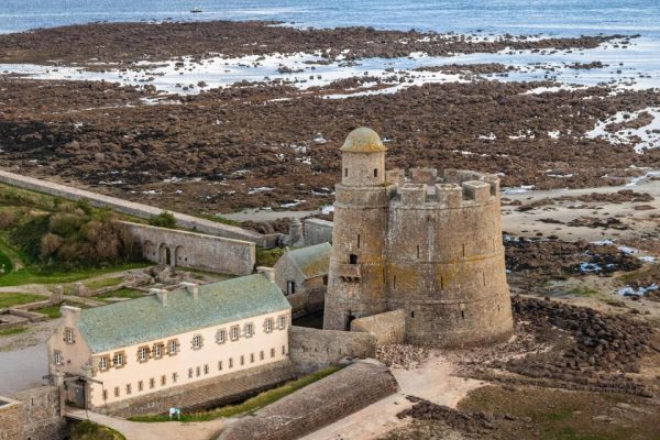 Fort-de-la-Hougue-et-de-Tatihou-Manche-1920x960