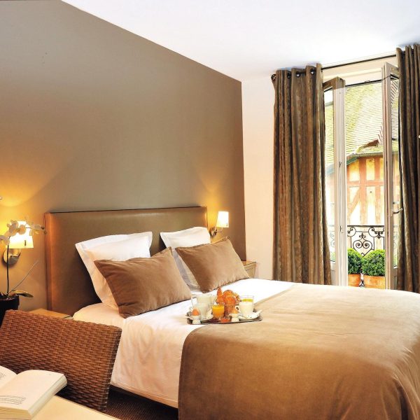 Hotel-Le-Fer-A-Cheval-Trouville-sur-lExterior