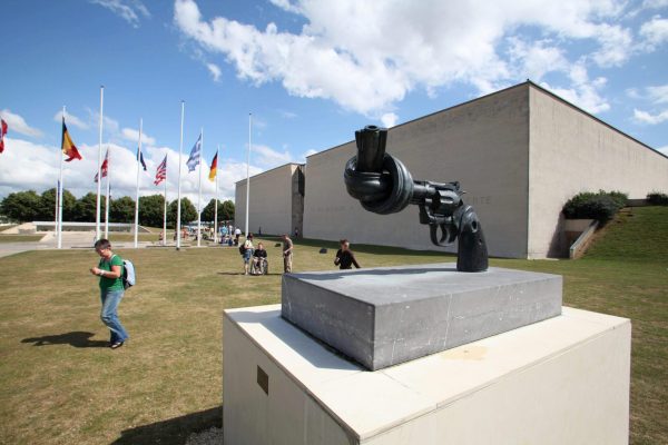 CAEN (21.07.2010)  LE MEMORIAL POUR LA PAIX DE LA VILLE DE CAEN EST UN MUSEE CONSACRE AUX EVENEMENTS DANS LE MONDE DU TRAITE DE VERSAILLES EN 1918 A LA FIN DE LA GUERRE FROIDE.LE PARISIEN OLIVIER BOITET