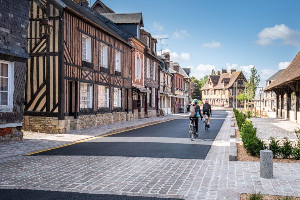 beuvron-en-auge-cyclistes