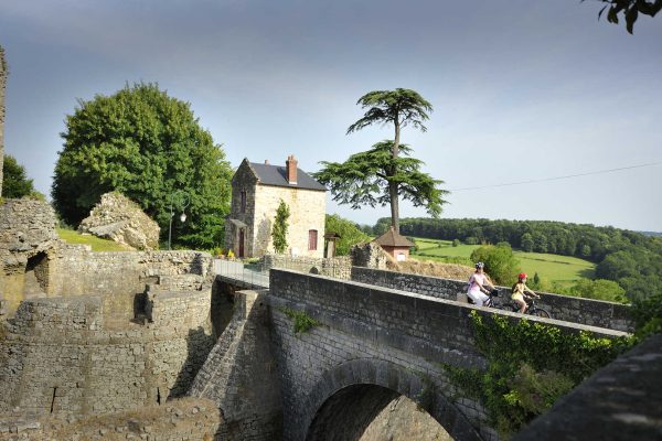 domfront_chateau_c_pascal_beltrami_-_la_velo_francetter