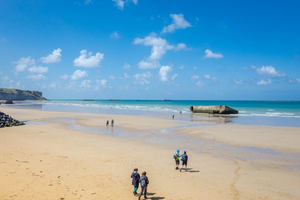 plage-debarquement-arromanches-sabina-lorkin-1600x900