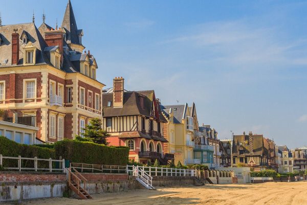villa-de-trouville-bertl-123-shutterstoc-com-1600x900